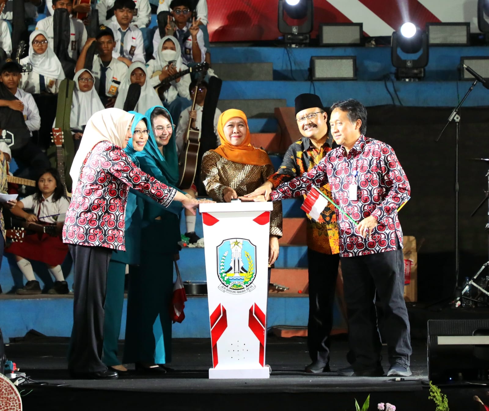 Walikota Pasuruan dan Gubernur Khofifah Luncurkan Sekolah Orang Tua Hebat (SOTH) di Puncak Harganas Ke-30 Jatim