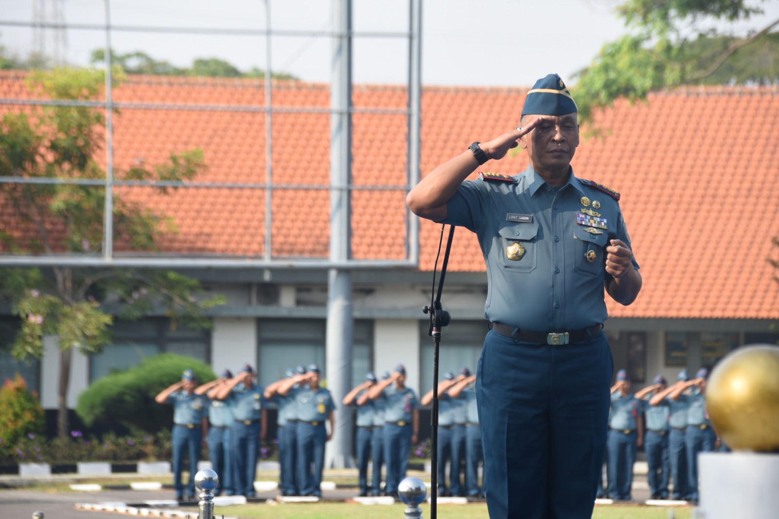 Komandan Puslatdiksarmil Pimpin Upacara Bendera