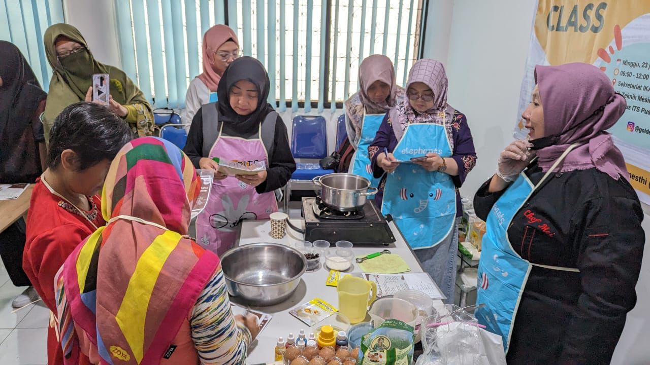 Tingkatkan Kompetensi Memasak, Angkatan 93 ITS Gelar Cooking Class bagi Ibu-ibu dan UMKM