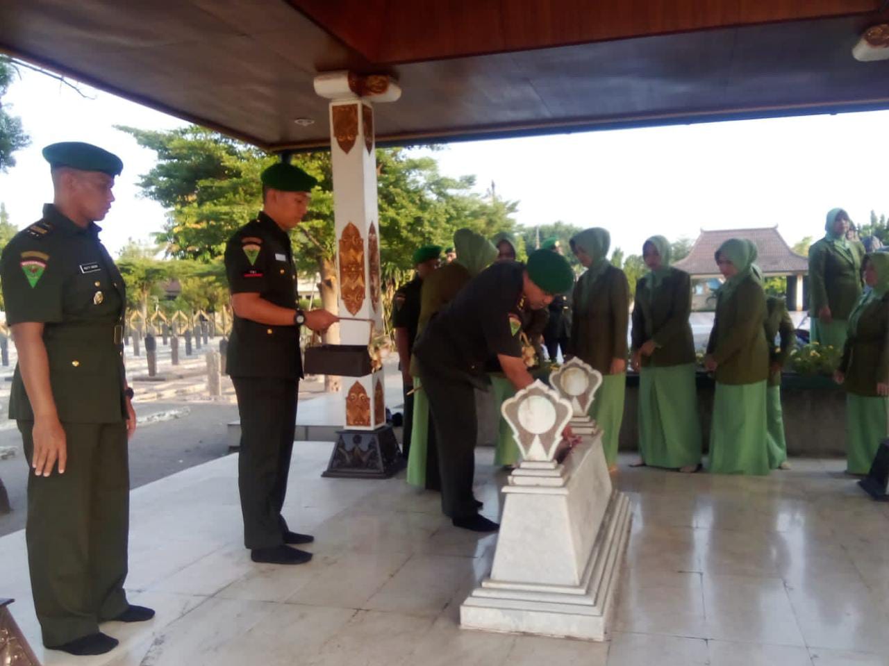 Peringati HUT Batalyon Infanteri 403 ke 58, Letkol Zulkifli Pimpin Ziarah di Taman Makam Pahlawan