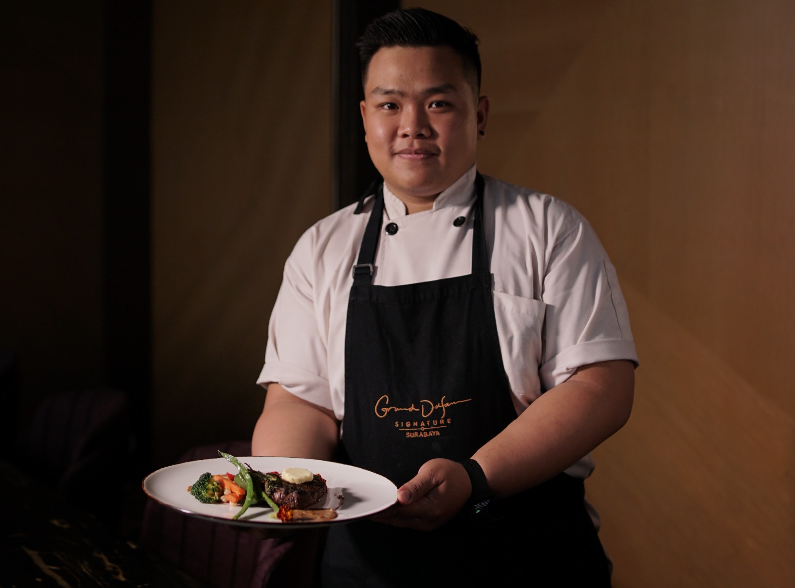 Chef Grand Dafam Signature Surabaya Raih Medali di Kompetisi Food & Hotel Indonesia