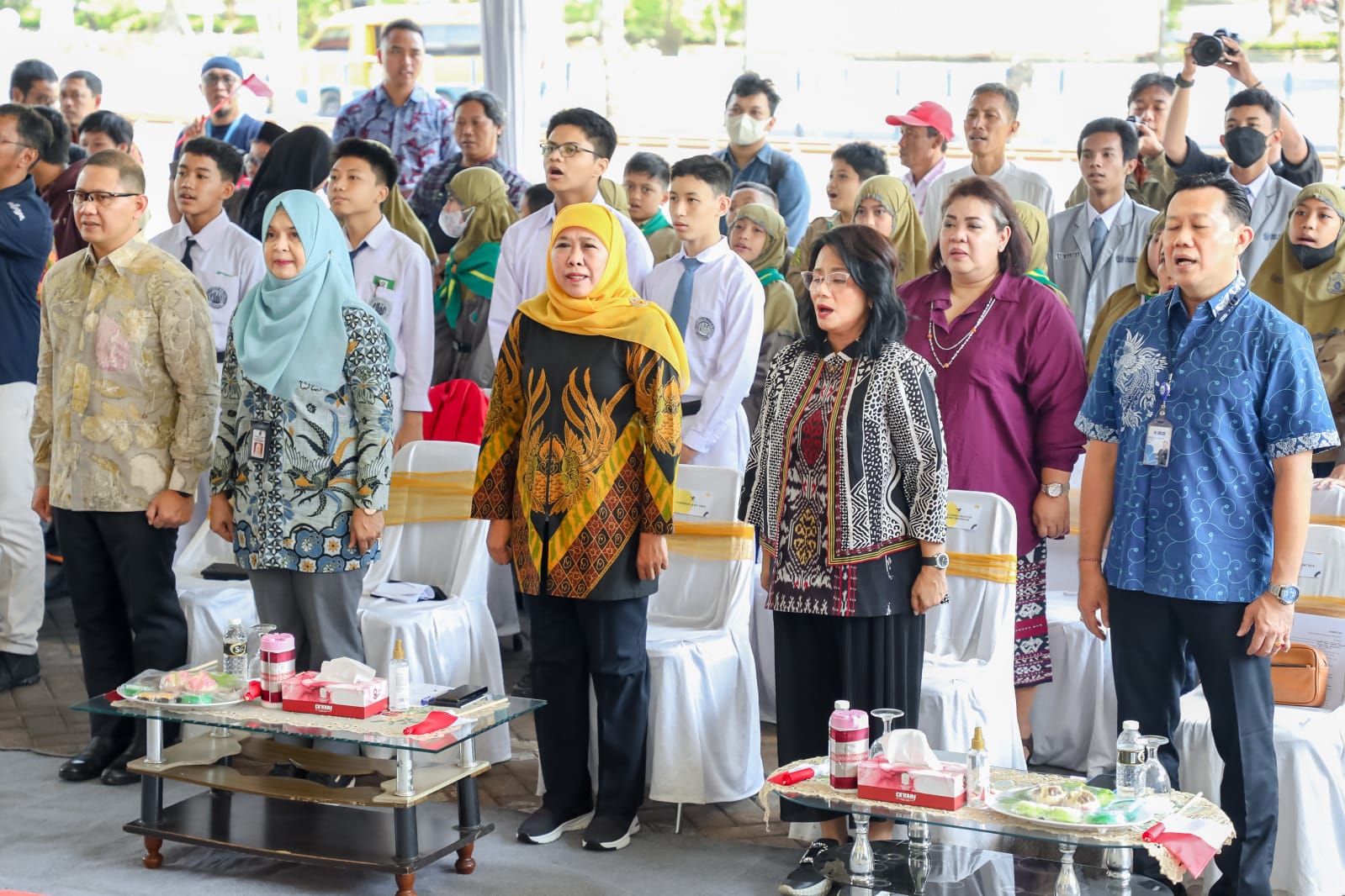 Cegah Pungli,Gurbernur Jatim Resmi Melarang Penjualan Seragam di Koperasi Sekolah