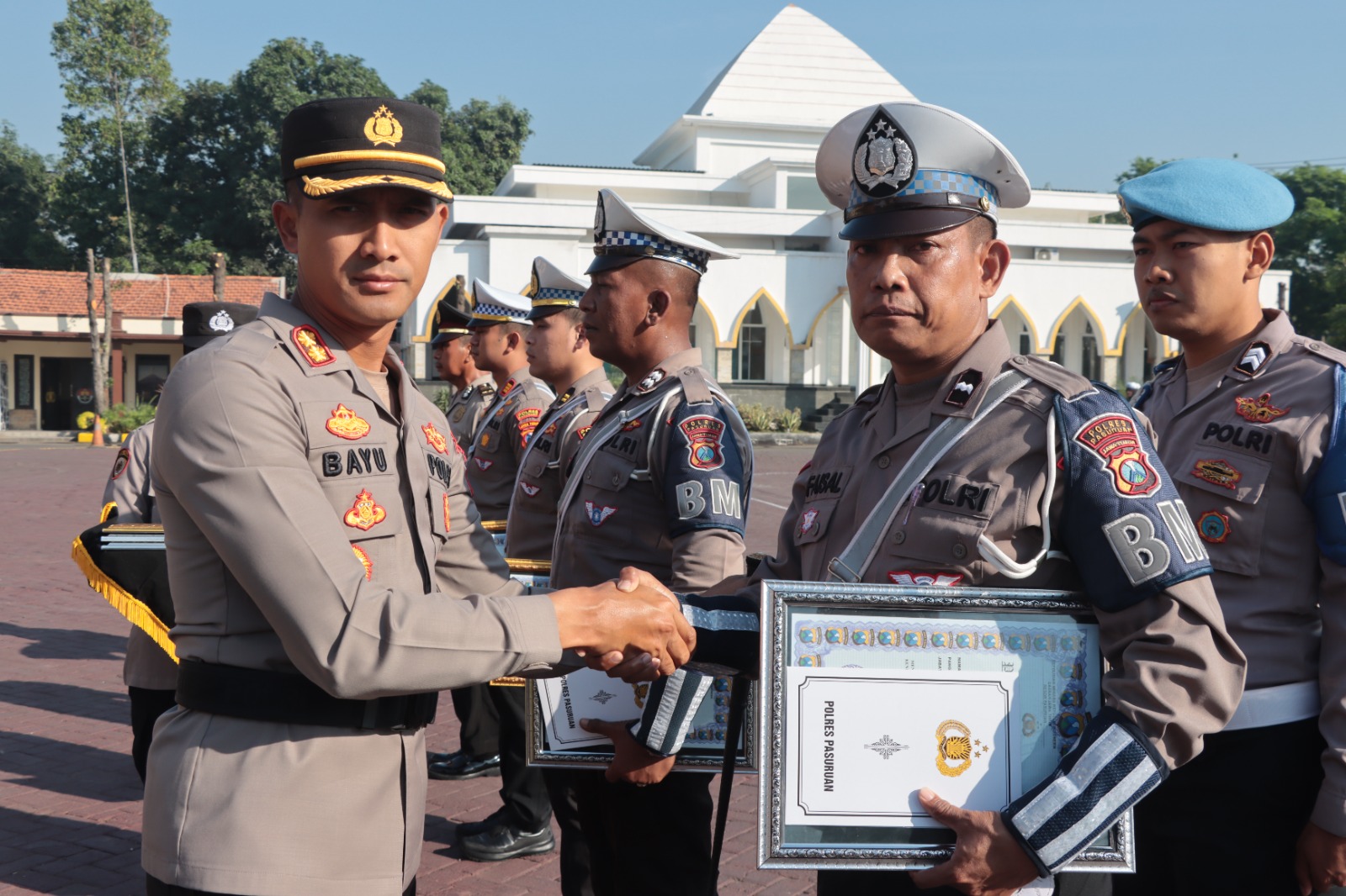 Kapolres Pasuruan Pimpin Upacara Korp Rapor Kenaikan Pangkat Pengabdian Dan Pemberian Reward Kepada Anggota Berprestasi