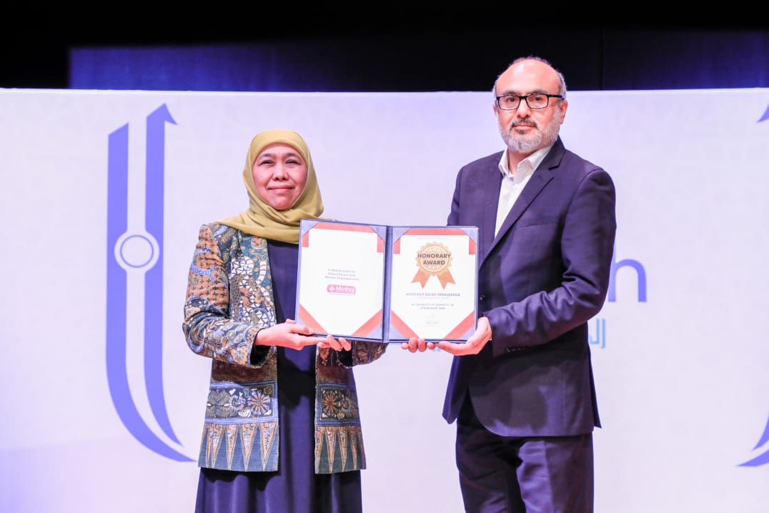 Gubernur Khofifah Raih Honorary Award for Global Peace and Women Empowerment dari Organisasi Islam Internasional