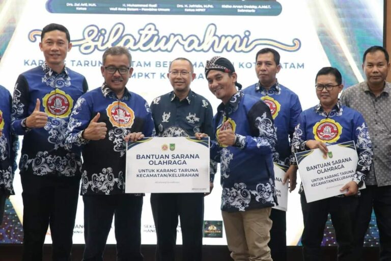 Sekda Kota Batam Sekaligus Ketua Majelis Pertimbangan Karang Taruna (MPKT) Kota Batam, H. Jefridin, M.Pd. yang mewakili Mewakili Wali Kota Batam, Muhammad Rudi meresmikan Lembaga Pelatihan Kerja (LPK) Karang Taruna Kota Batam, di Kantor Wali Kota Batam