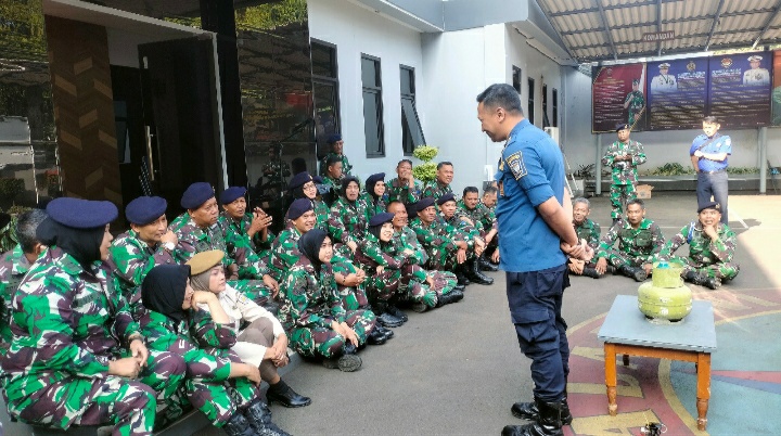 Angkatan Laut (LANAL) Melaksanakan Latihan Bersama Pemadam Kebakaran