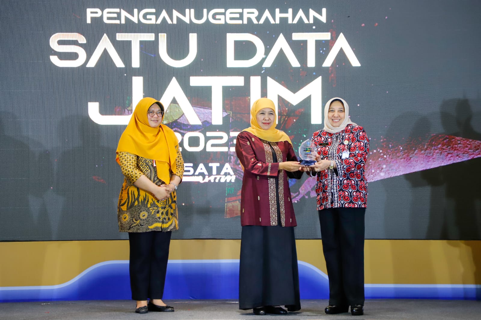 Pada SATA Jatim Award 2023, Gubernur Khofifah Sebut Integrasi Data Jadi Kunci Efisiensi dan Transparansi Pembangunan Daerah