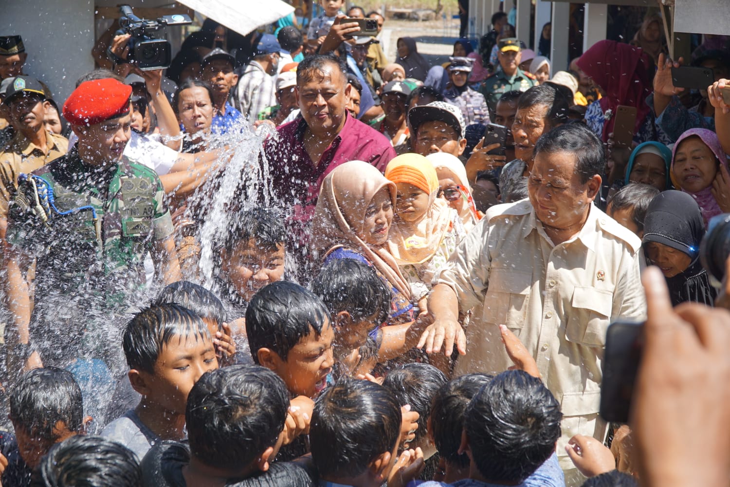 Serahkan Bantuan Sumur Bor Dan Pipanisasi Di Gunungkidul, Pesan Menhan Rawat Sarana dan Prasarana Ini