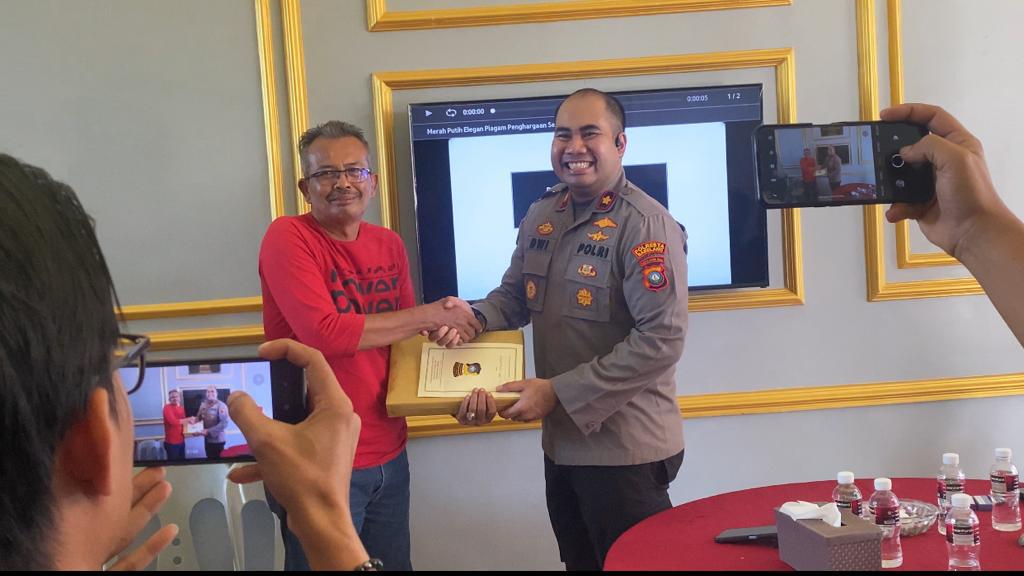 Kapolsek Batu Ampar Berikan Reward kepada Aiptu Agus dan Penghargaan ke AKP (Purn) Sayono