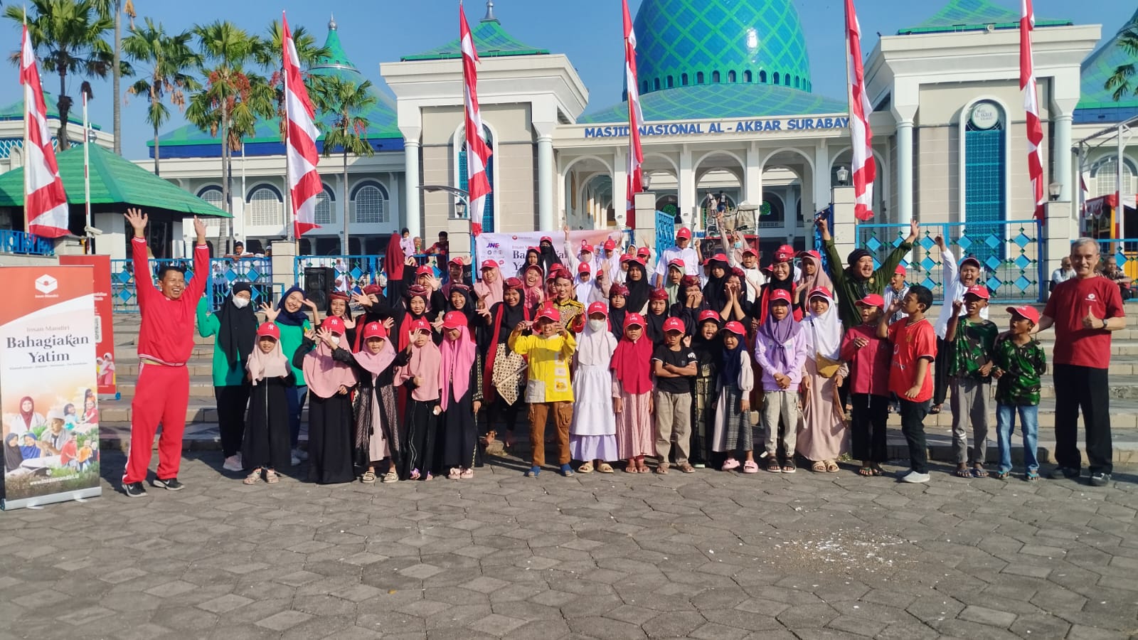 Insan Mandiri Bahagia Bersama 100 Anak Yatim dan Dhuafa