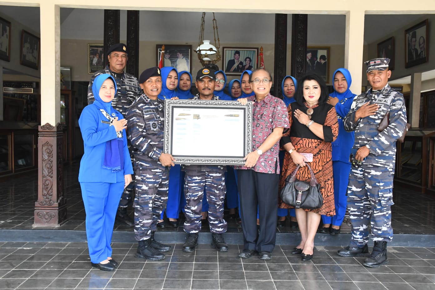 Danlanal Cilacap Serahkan Artefak Amunisi Eks Kapal USS Langley ke Museum Soesilo Soedarman