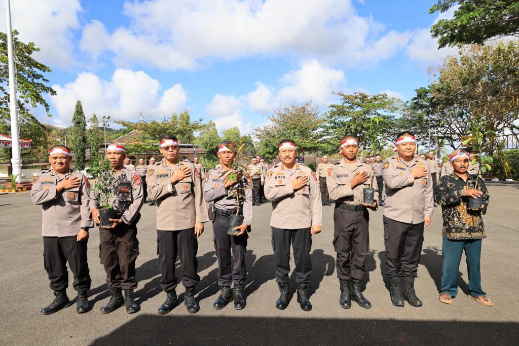 Semarak HUT RI ke 78, Polda DIY Tanam 1000 Pohon di SPN Selopamioro