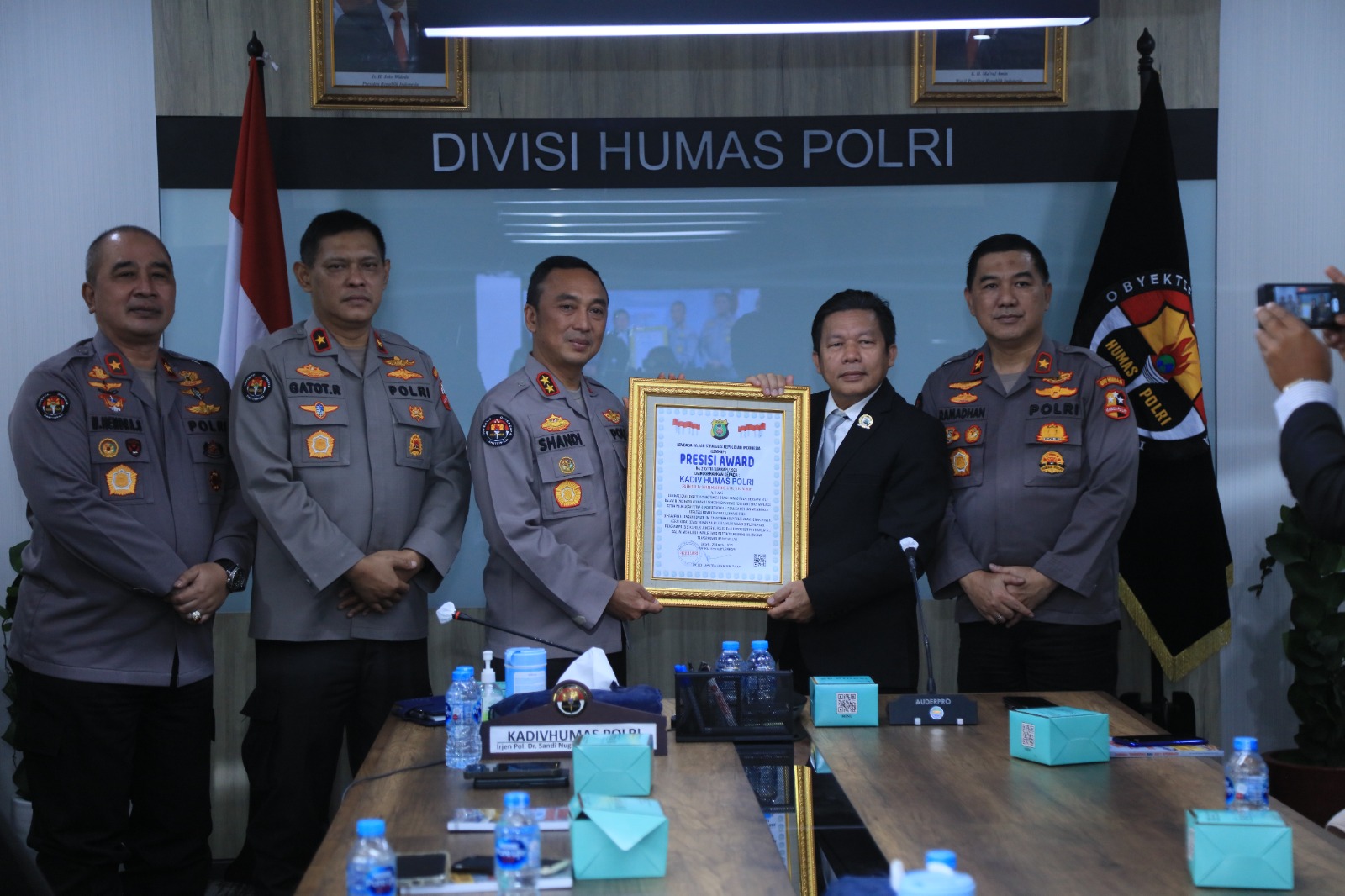 Divhumas Polri Raih Presisi Award Atas Prestasi Strategi Komunikasi Publik