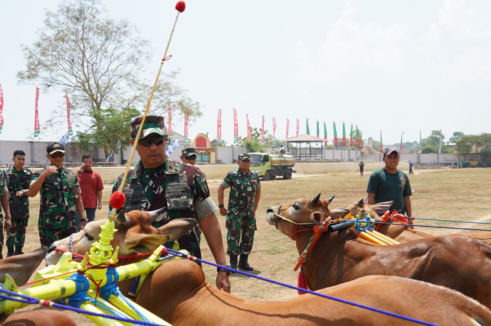 Danrem 084/BJ Tinjau Kesiapan Lomba Kerapan Sapi Piala Panglima TNI di Bangkalan