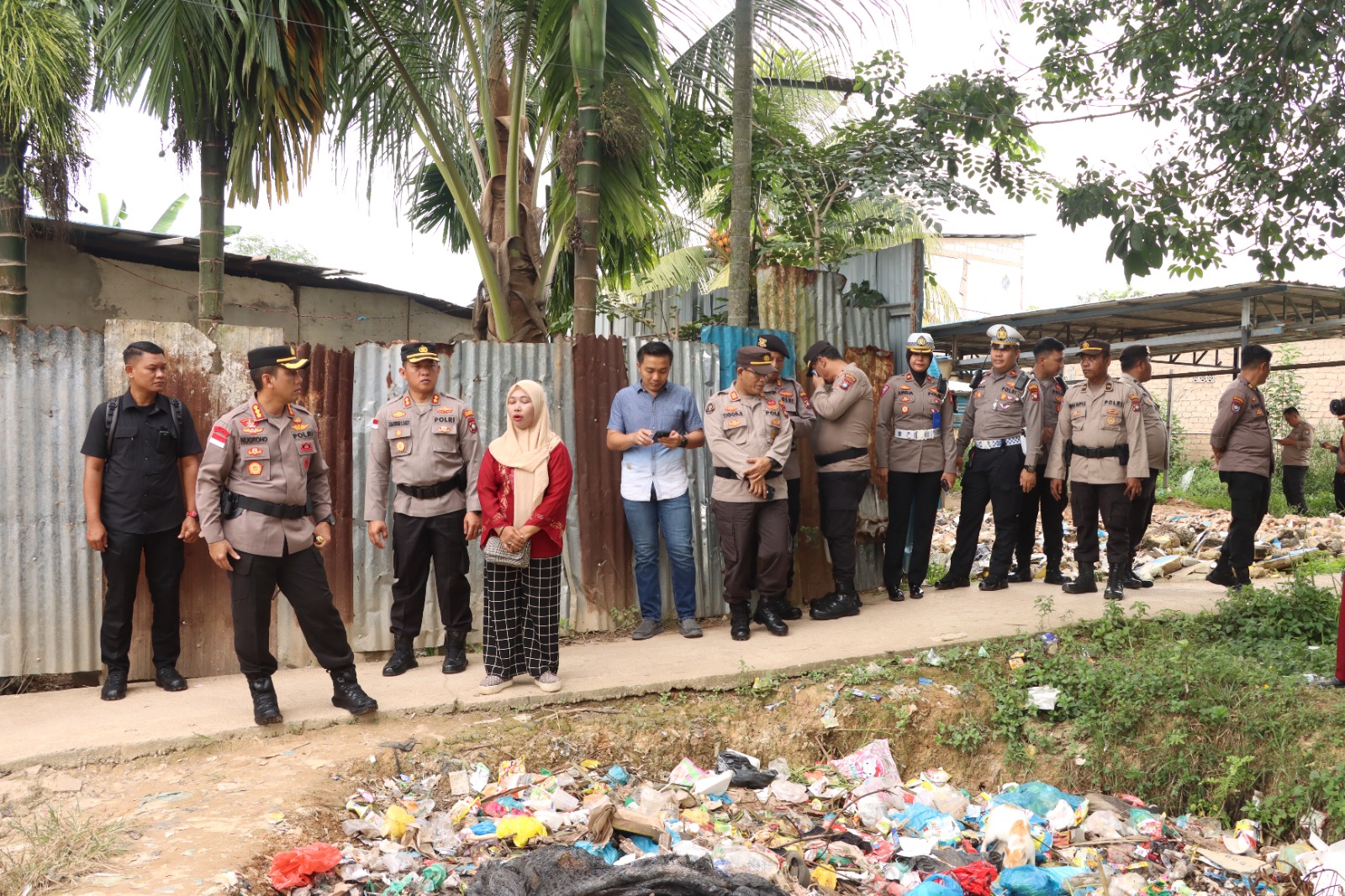 Kapolresta Barelang Pastikan Simpang Dam Bebas Dari  Peredaran  Narkoba Pada Saat Peninjauan  dan Pengecekan Kesiapan Petugas Jaga Pos Terpadu