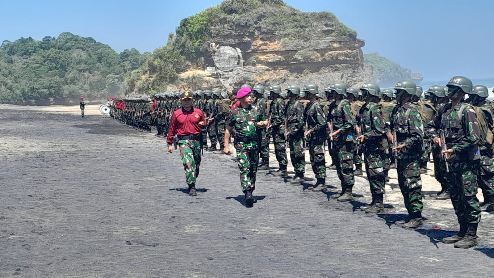 Lulus Dikko-172, Siswa Dikmaba dan Dikmata XLII/2 Kejuruan Infanteri Berhak Pakai Brevet Komando Hutan