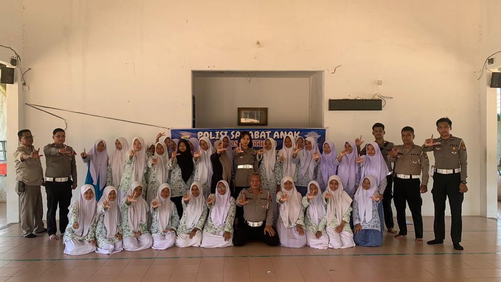 POLICE GOES TO PESANTREN: DITLANTAS POLDA KEPRI EDUKASI KESELAMATAN BERKENDARA DAN PENGGUNAAN ETLE DI BATAM