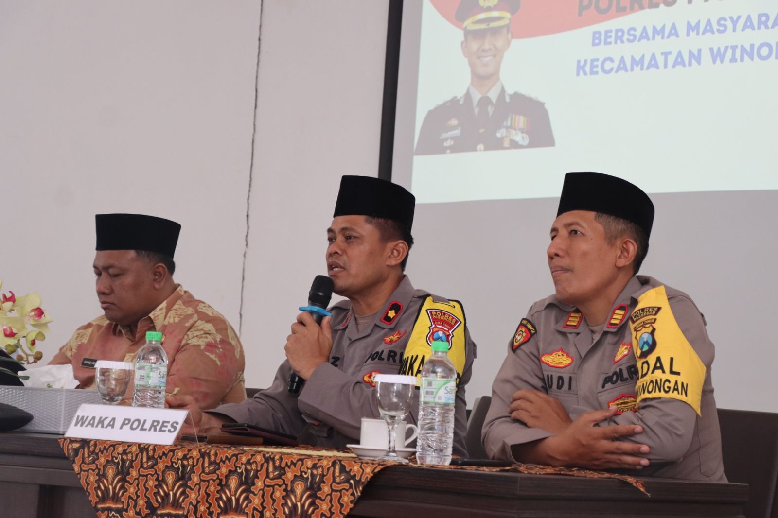 Kegiatan Jum’at Curhat dan Bansos, Polres Pasuruan Peduli dengan Keluh Kesah Masyarakat