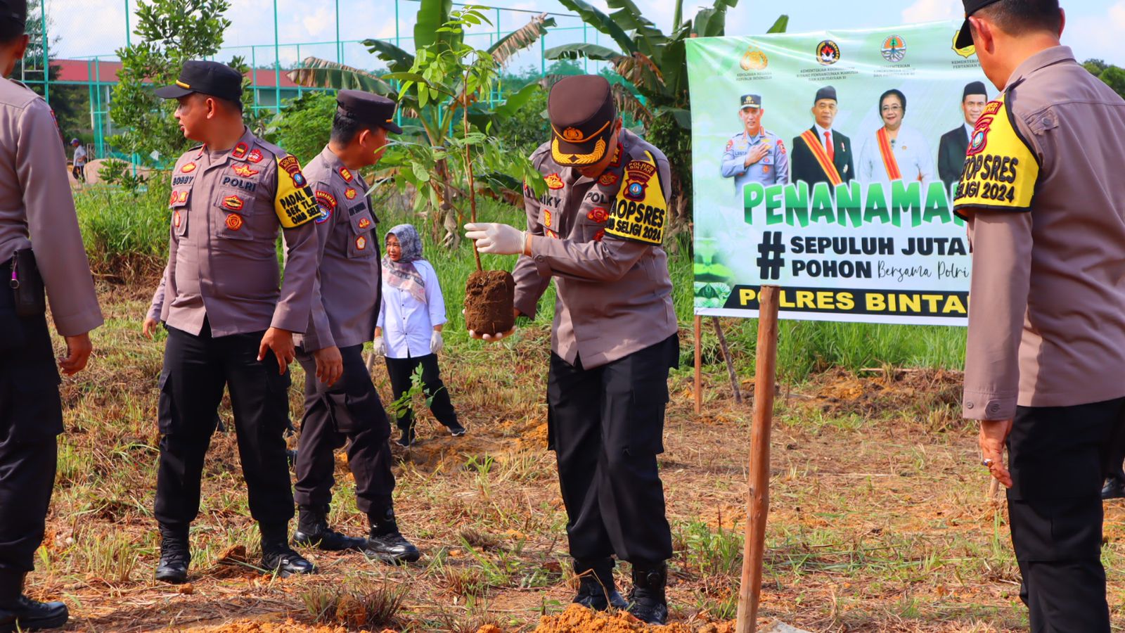 Ratusan Bibit Pohon Buah Ditanam di Lingkungan Polres Bintan