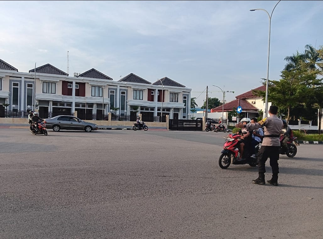 Polsek Lubuk Baja Laksanakan Giat Strong Poin Pagi Pengaturan Jalan