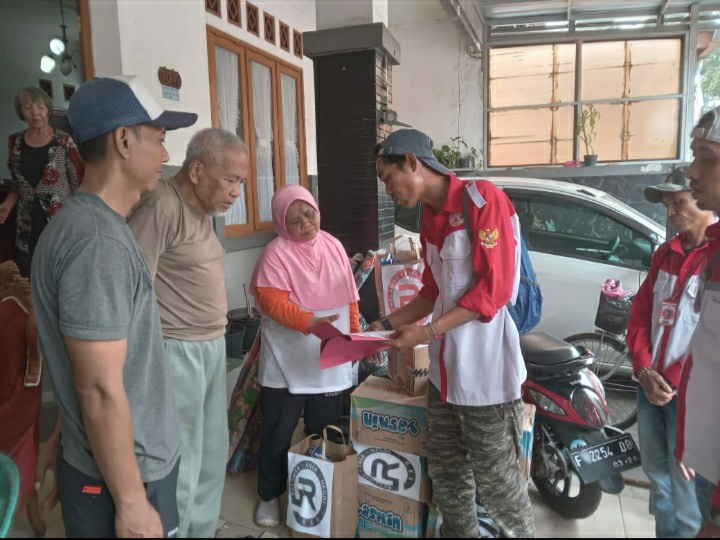 Aksi solidaritas RAN terhadap korban bencana banjir dan longsor di cibuluh