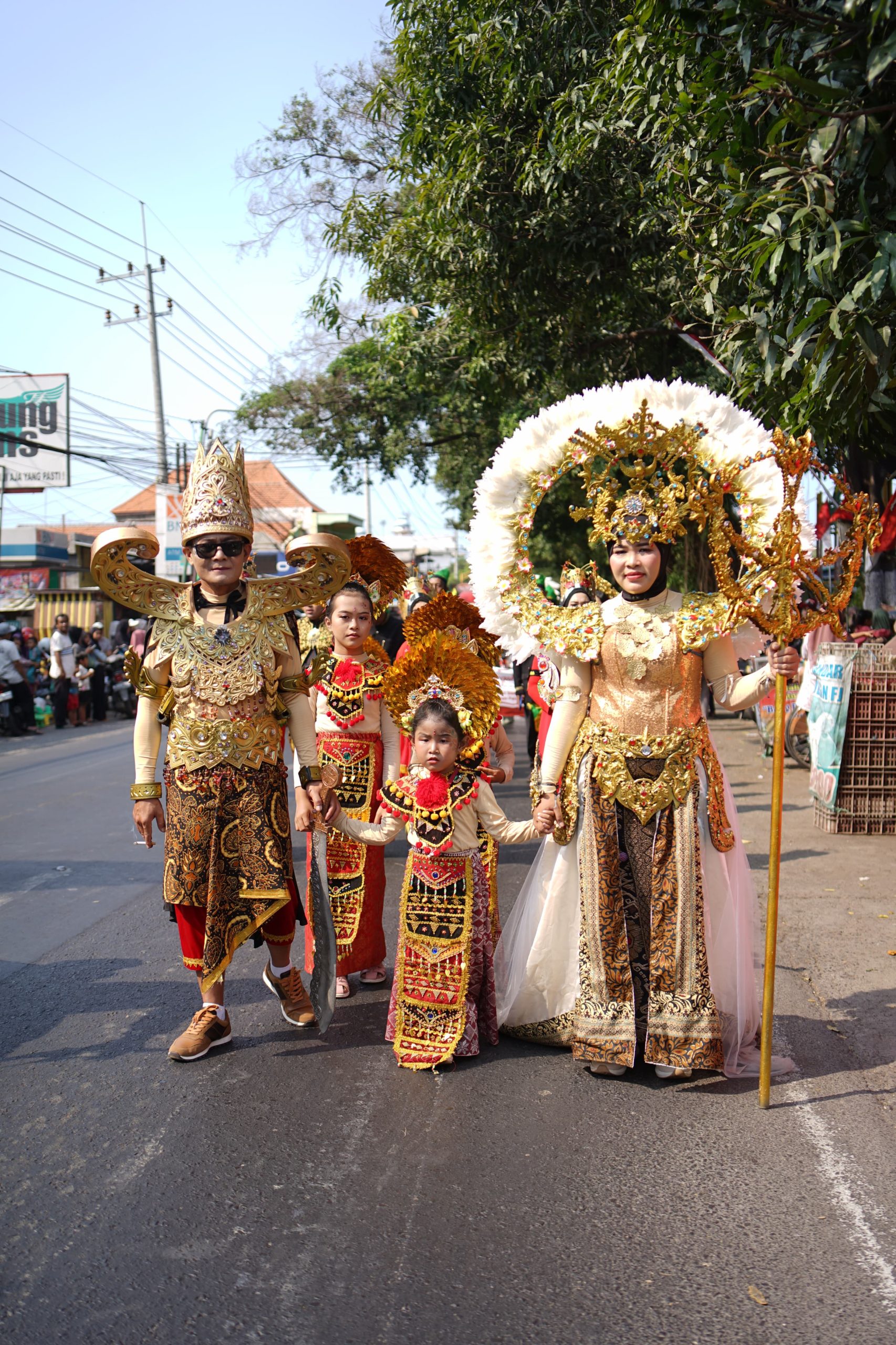 Bak Raja dan Ratu, Kades Pakijangan Menyapa Ribuan Masyarakat dalam ‘Pakijangan Carnival’ HUT RI ke-79