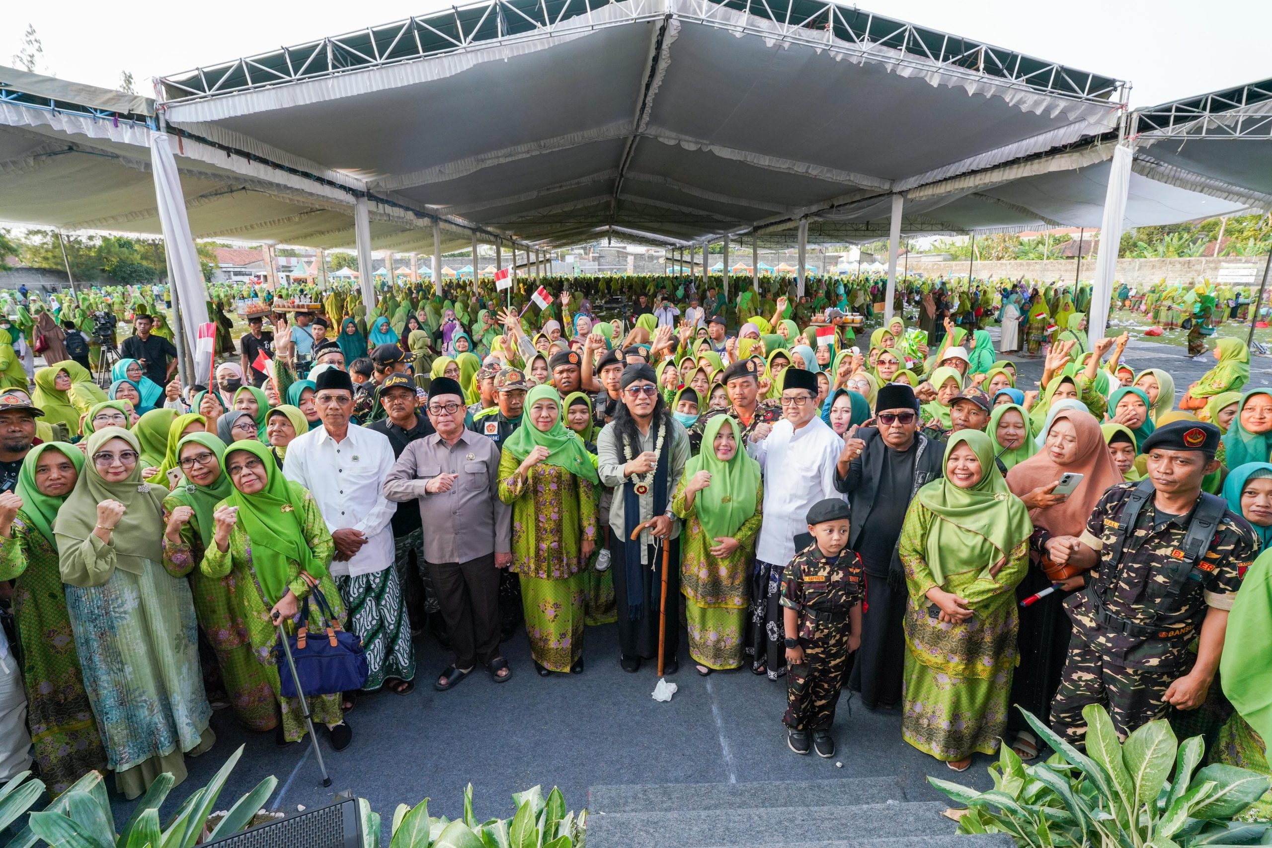 Hadiri Harlah Muslimat NU Ke-78 di Tulungagung, Khofifah Ajak Kaum Ibu Miliki Keunggulan Kompetitif dan Komparatif untuk Bangun Ketahanan Keluarga dan Ketahanan Nasional