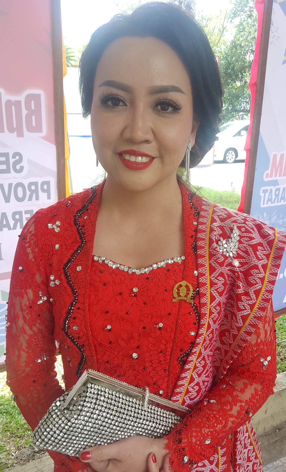 Resmi Dilantik Sebagai Anggota DPRD Provinsi Kalimantan Barat Angeline Fremalco , S.E ,M.H :