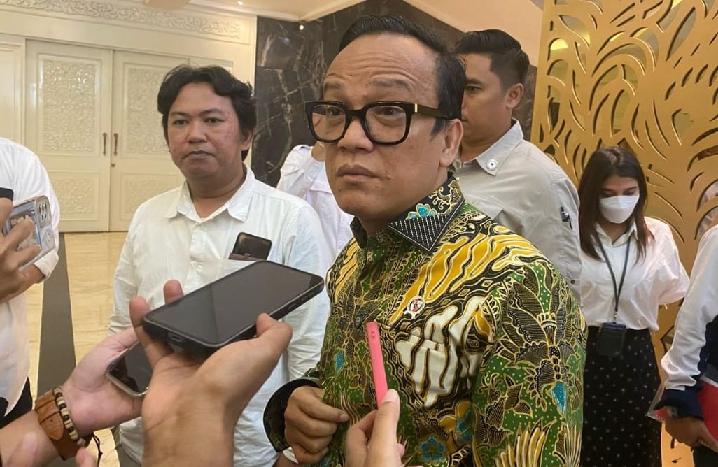 Wamenaker Apresiasi Kepolisian Bersama Pemkot Surabaya Tangani Kasus Tahan Ijazah Karyawan dan Segel Gudang Sentosa Seal Wamenaker Apresiasi Kepolisian Bersama Pemkot Surabaya Tangani Kasus Tahan Ijazah Karyawan dan Segel Gudang Sentosa Seal